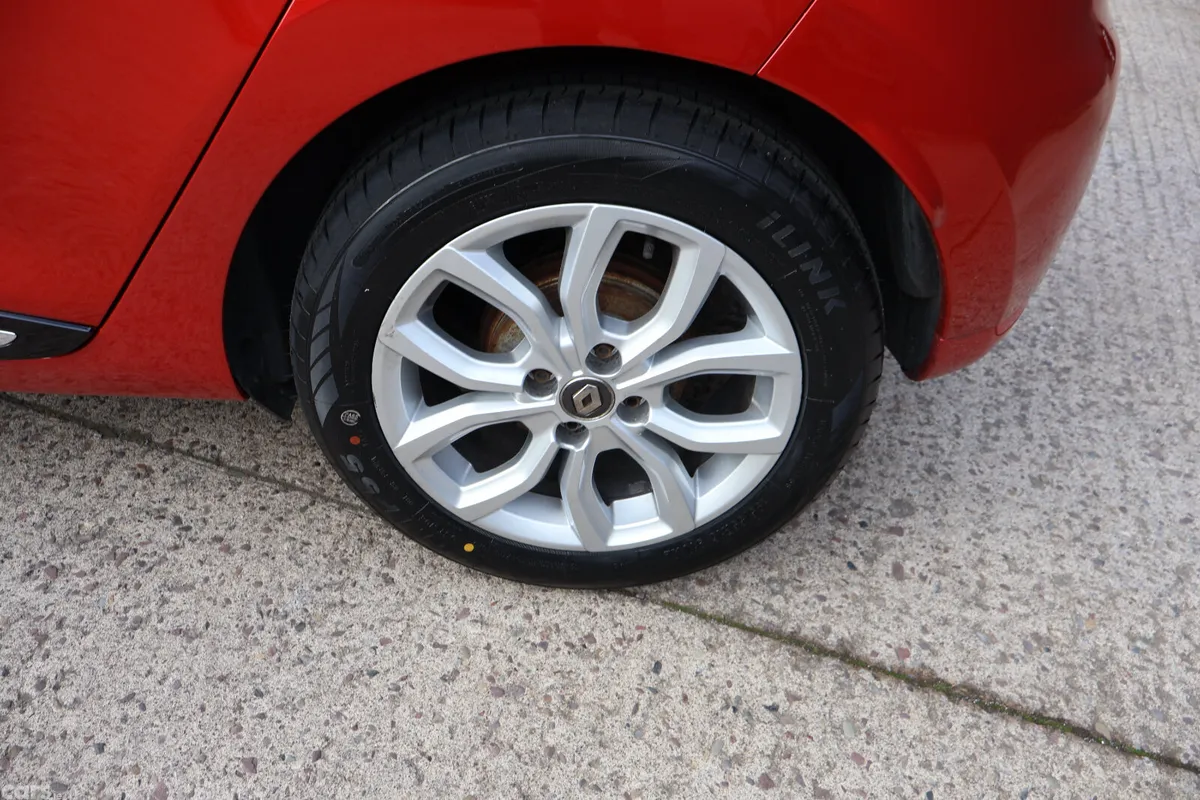 Renault Clio Hatchback, Petrol, 2019, Red