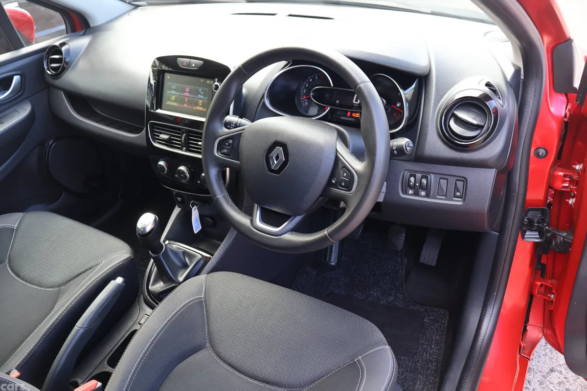 Renault Clio Hatchback, Petrol, 2019, Red