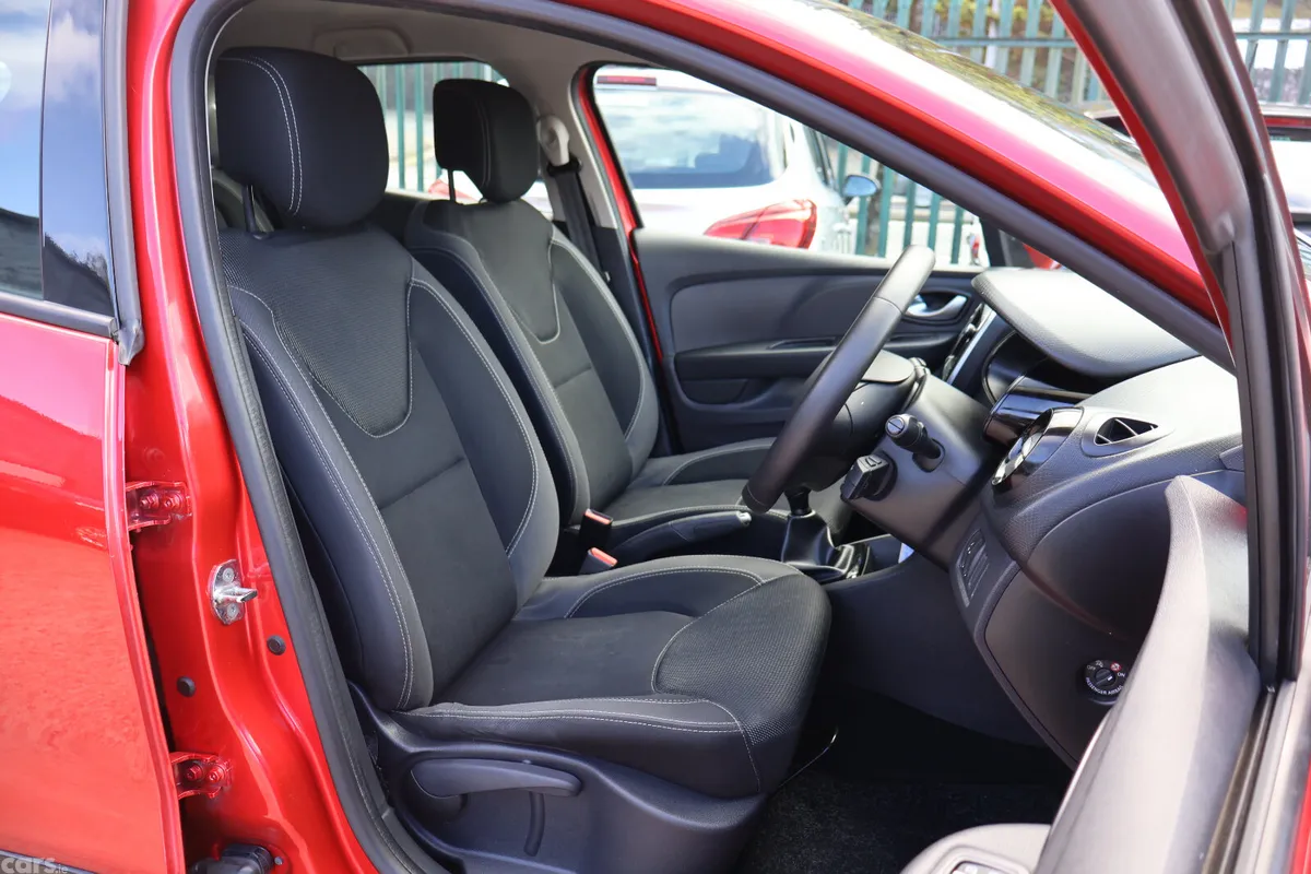 Renault Clio Hatchback, Petrol, 2019, Red