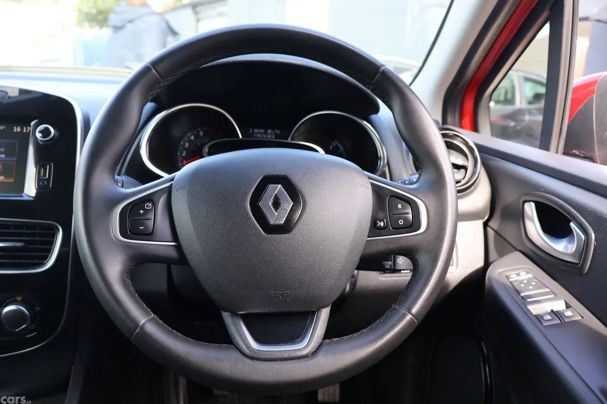 Renault Clio Hatchback, Petrol, 2019, Red
