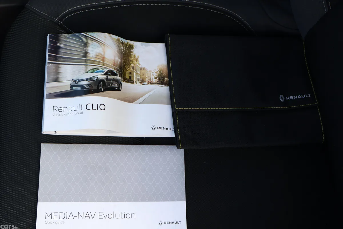 Renault Clio Hatchback, Petrol, 2019, Red