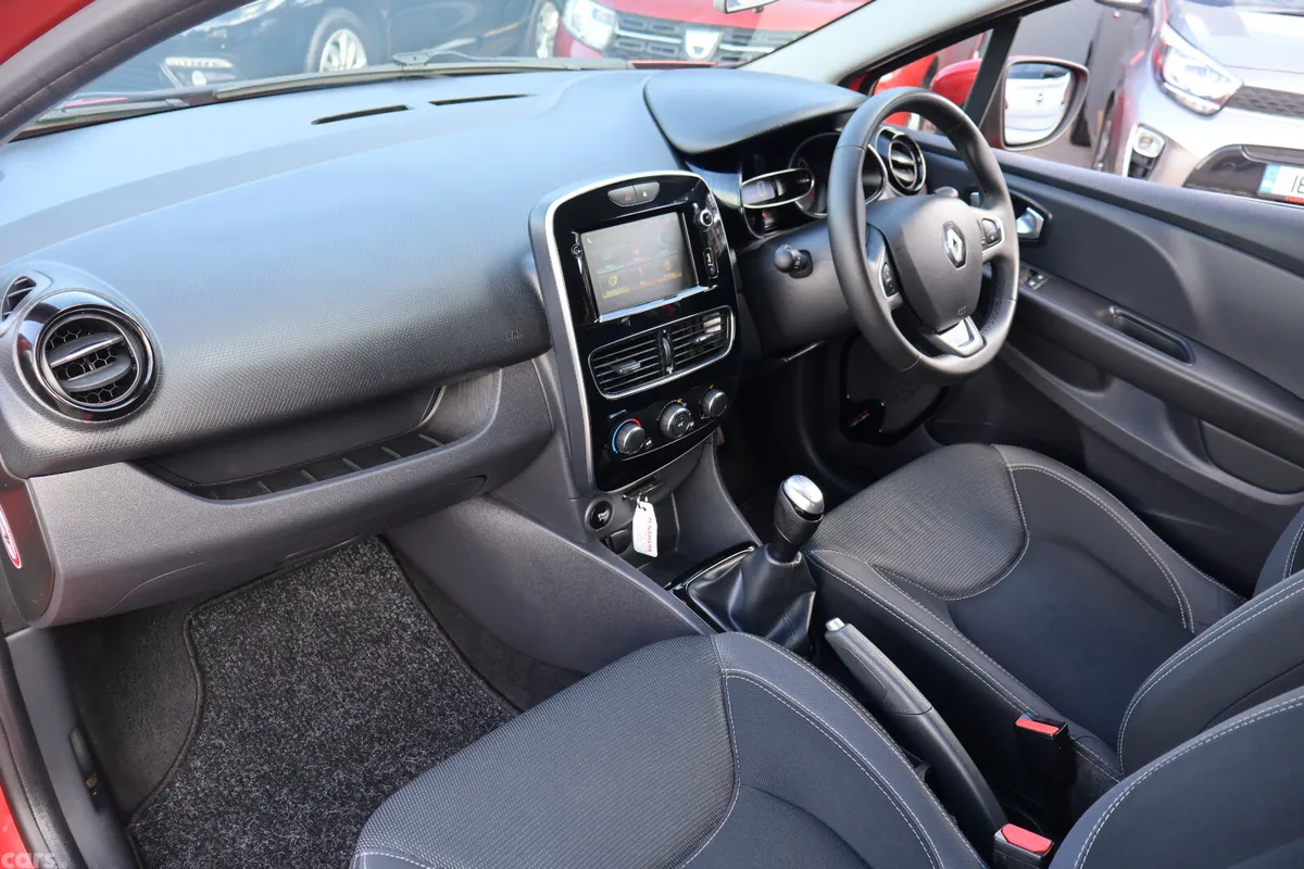 Renault Clio Hatchback, Petrol, 2019, Red