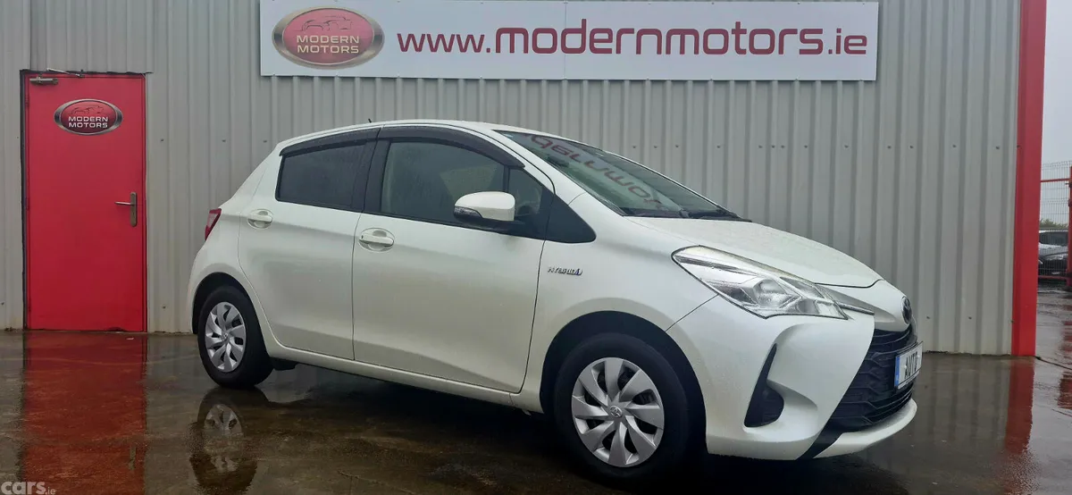Toyota Vitz Hatchback, Petrol Hybrid, 2017, White