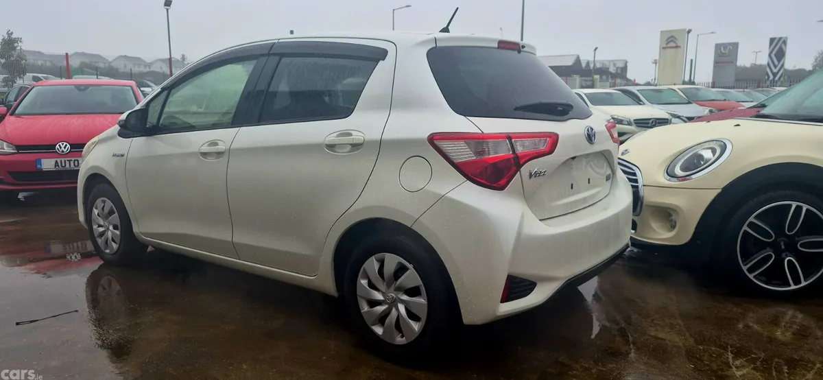Toyota Vitz Hatchback, Petrol Hybrid, 2017, White