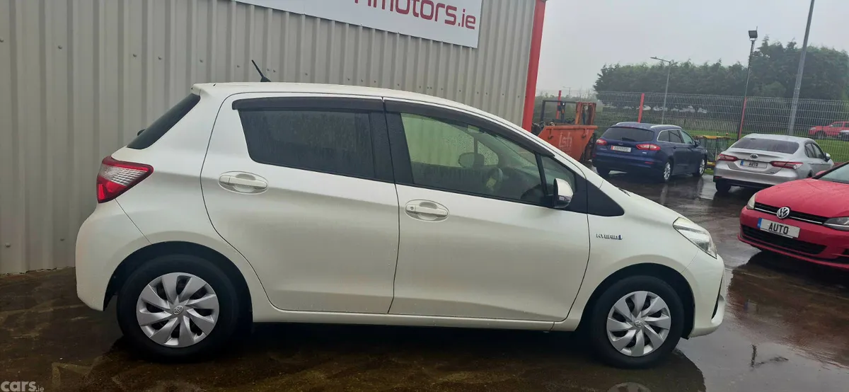 Toyota Vitz Hatchback, Petrol Hybrid, 2017, White