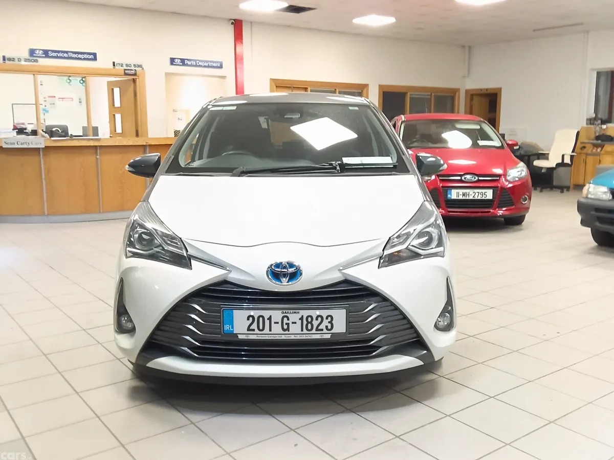 Toyota Yaris MPV, Petrol Hybrid, 2020, White