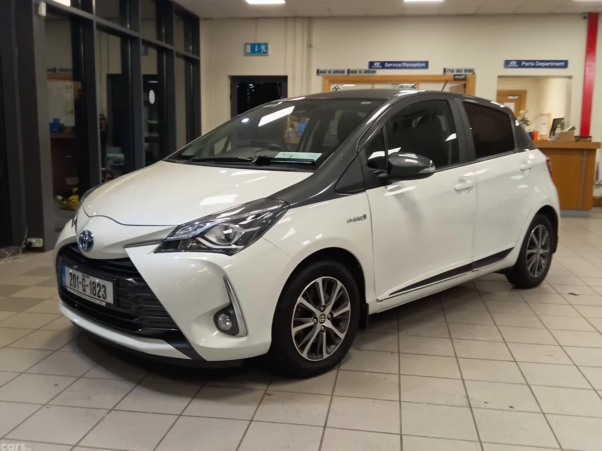 Toyota Yaris MPV, Petrol Hybrid, 2020, White