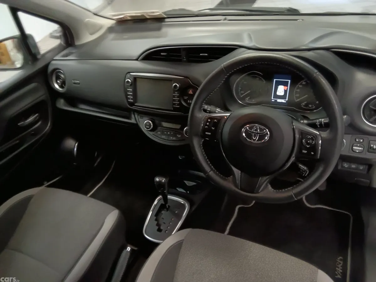 Toyota Yaris MPV, Petrol Hybrid, 2020, White