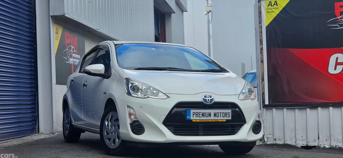 Toyota Aqua Hatchback, Petrol Hybrid, 2017, Blue