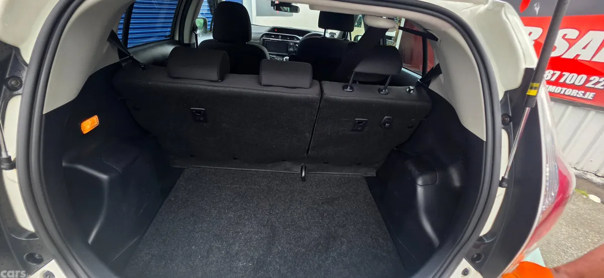 Toyota Aqua Hatchback, Petrol Hybrid, 2017, Blue