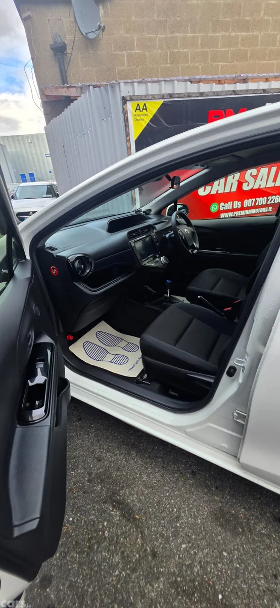 Toyota Aqua Hatchback, Petrol Hybrid, 2017, Blue