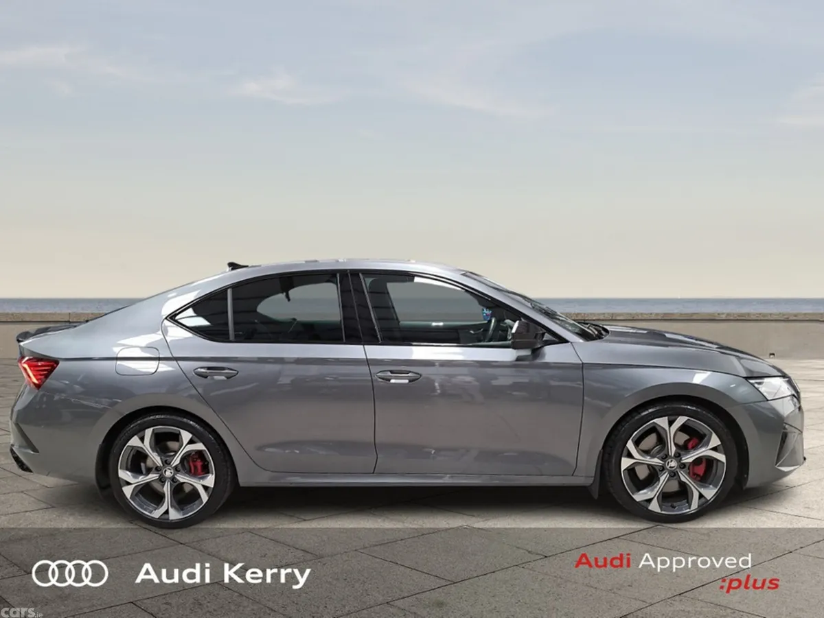 Skoda Octavia Saloon, Petrol, 2025, Grey