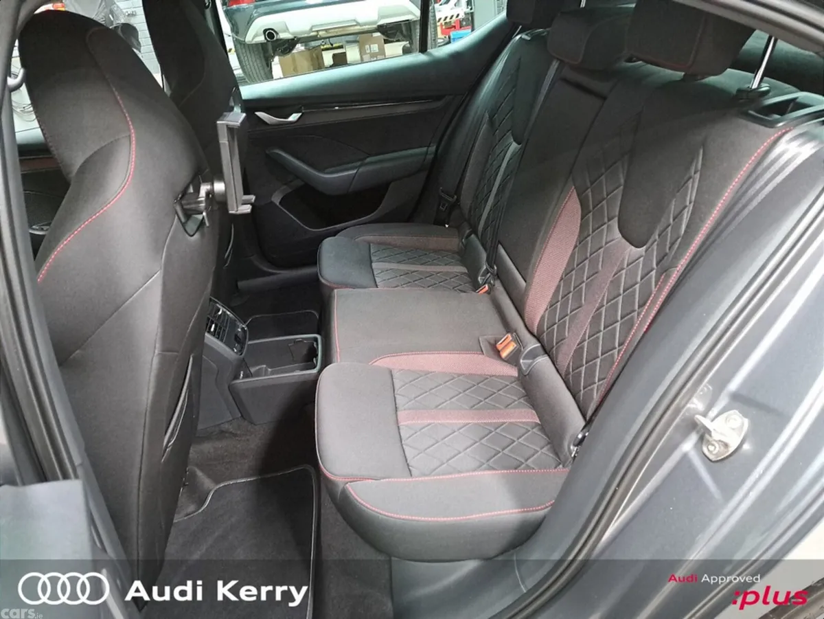 Skoda Octavia Saloon, Petrol, 2025, Grey