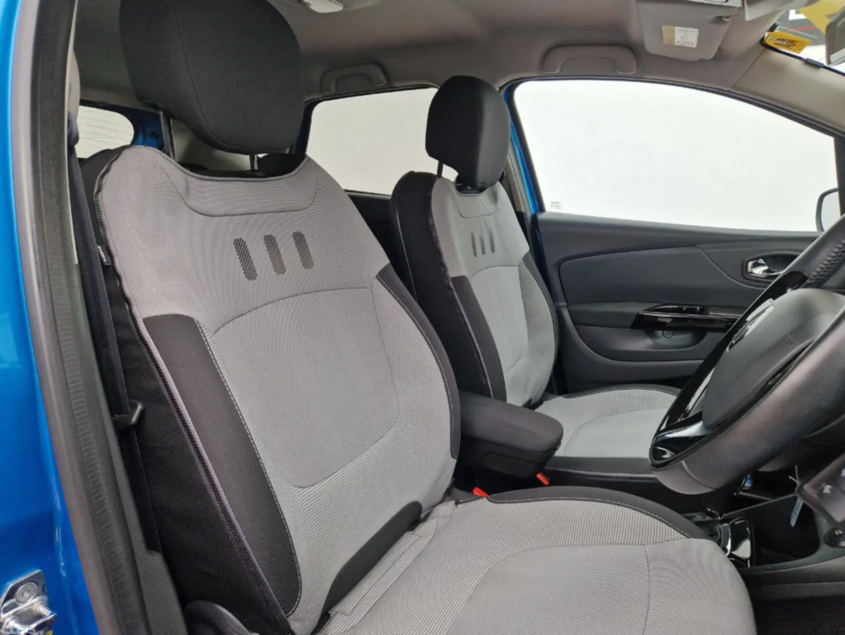 Renault Captur Hatchback, Petrol, 2015, Blue