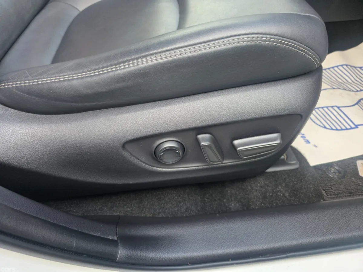 Toyota RAV4 SUV, Petrol Hybrid, 2019, White