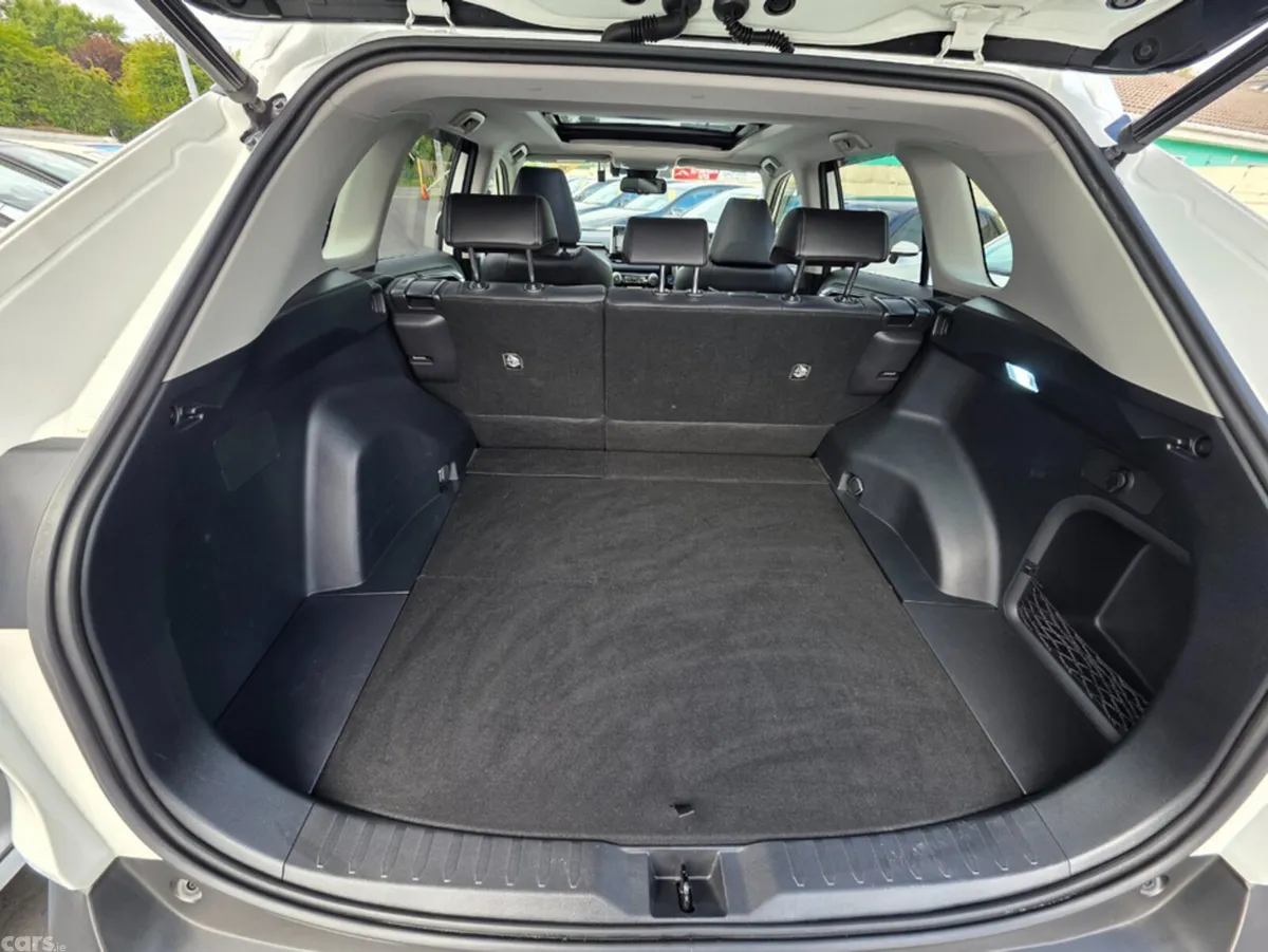 Toyota RAV4 SUV, Petrol Hybrid, 2019, White