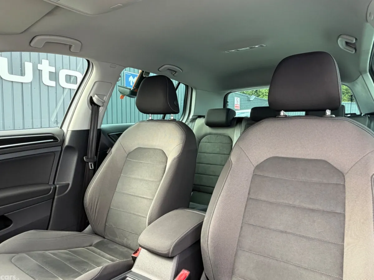 Volkswagen Golf Hatchback, Petrol, 2017, White