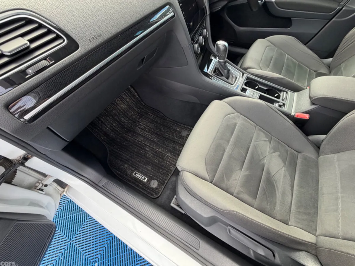 Volkswagen Golf Hatchback, Petrol, 2017, White
