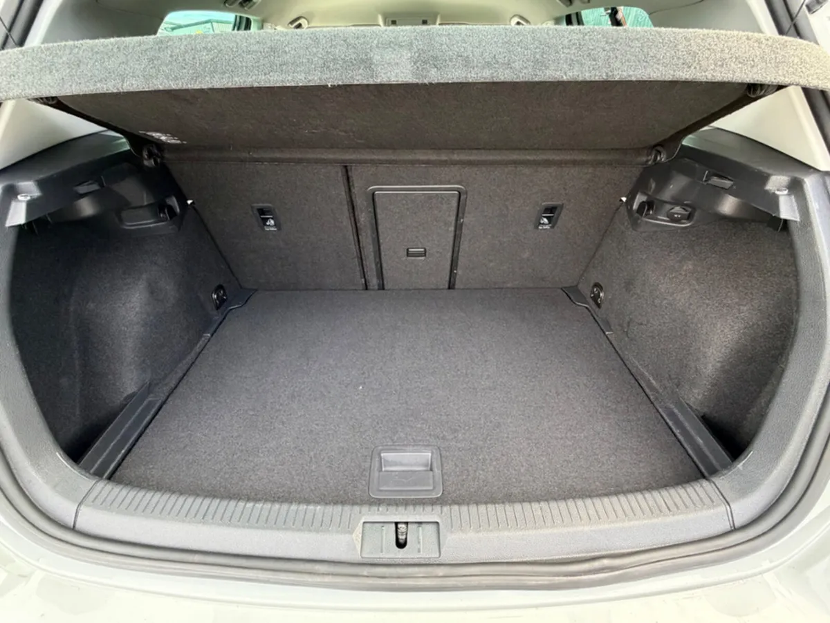 Volkswagen Golf Hatchback, Petrol, 2017, White