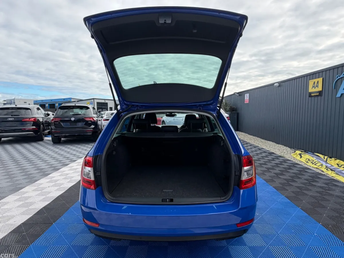 Skoda Octavia Estate, Diesel, 2020, Blue