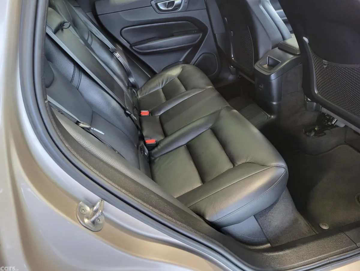 Volvo XC60 SUV, Petrol Plug-in Hybrid, 2023, Grey