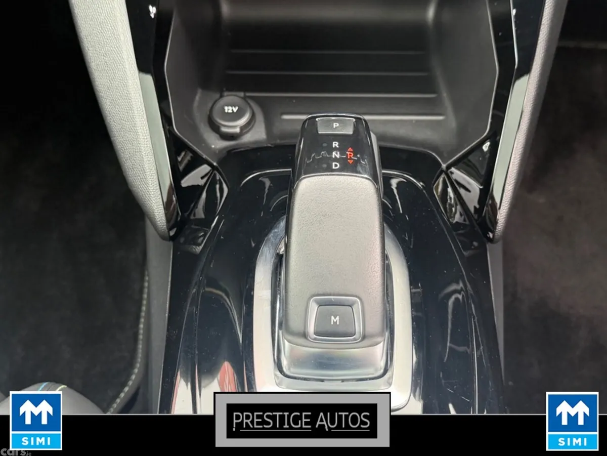 Peugeot 208 Hatchback, Petrol, 2021, White