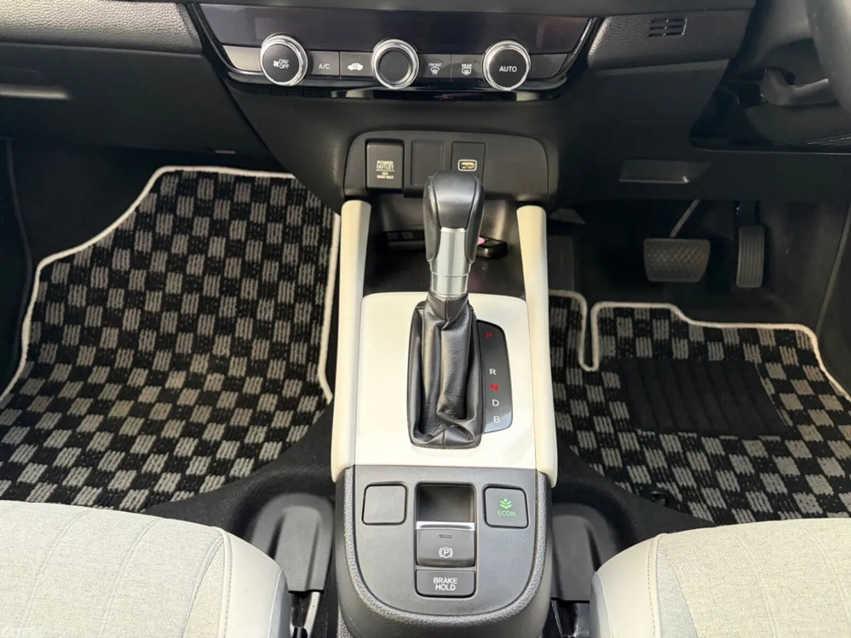 Honda Fit Hatchback, Petrol Hybrid, 2021, White