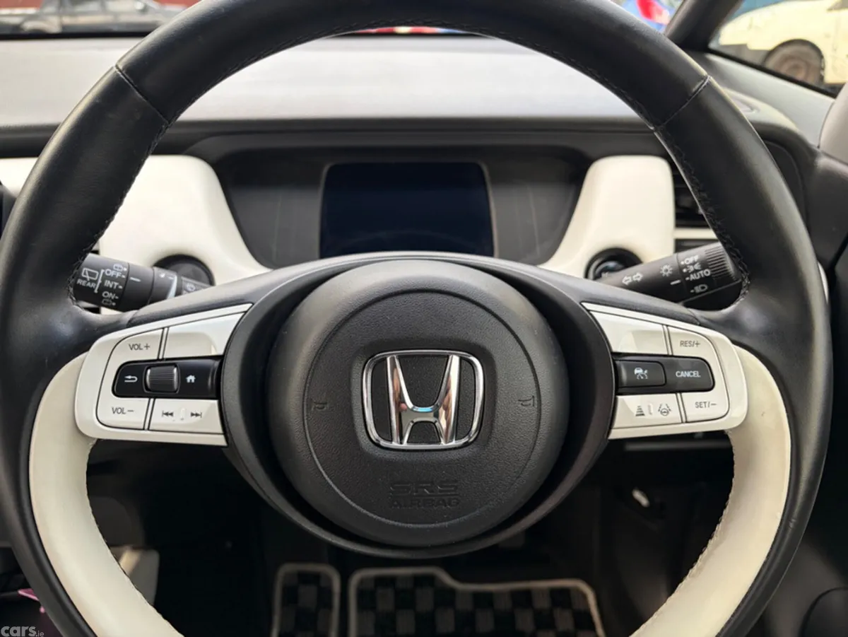 Honda Fit Hatchback, Petrol Hybrid, 2021, White