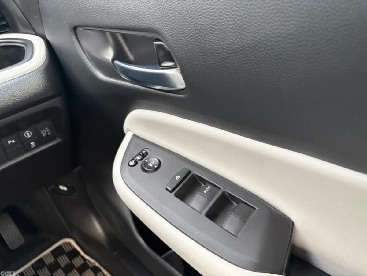 Honda Fit Hatchback, Petrol Hybrid, 2021, White