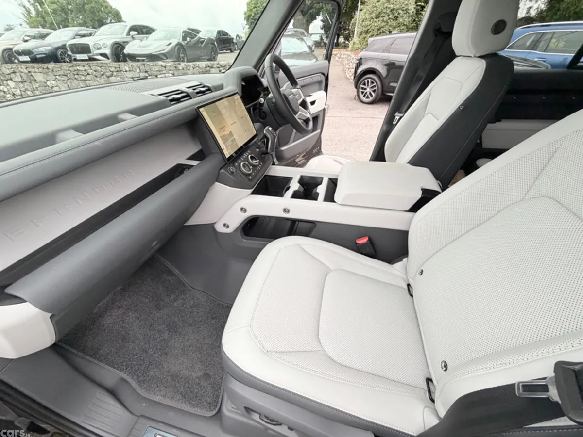 Land Rover Defender SUV, Petrol Plug-in Hybrid, 2026, Black