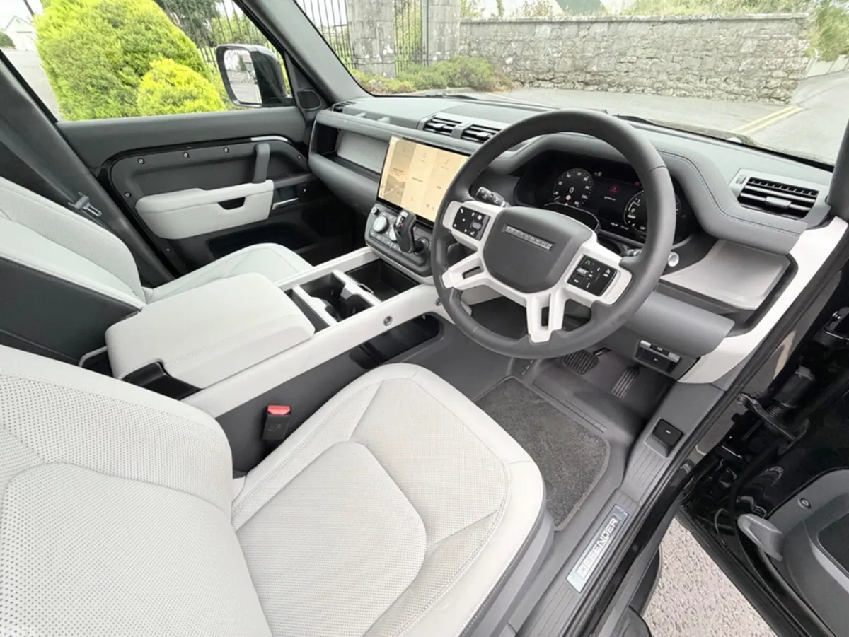Land Rover Defender SUV, Petrol Plug-in Hybrid, 2026, Black