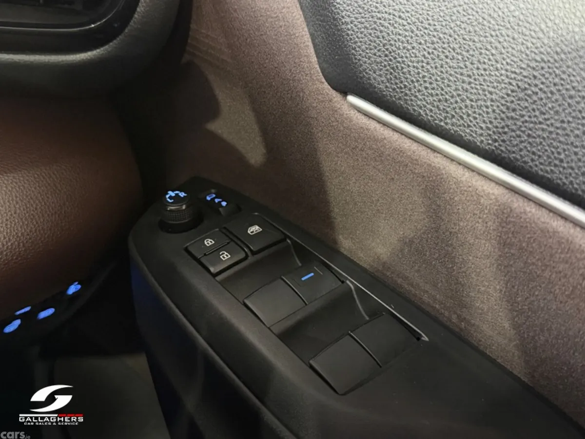 Toyota Yaris Cross SUV, Petrol Hybrid, 2021, Blue