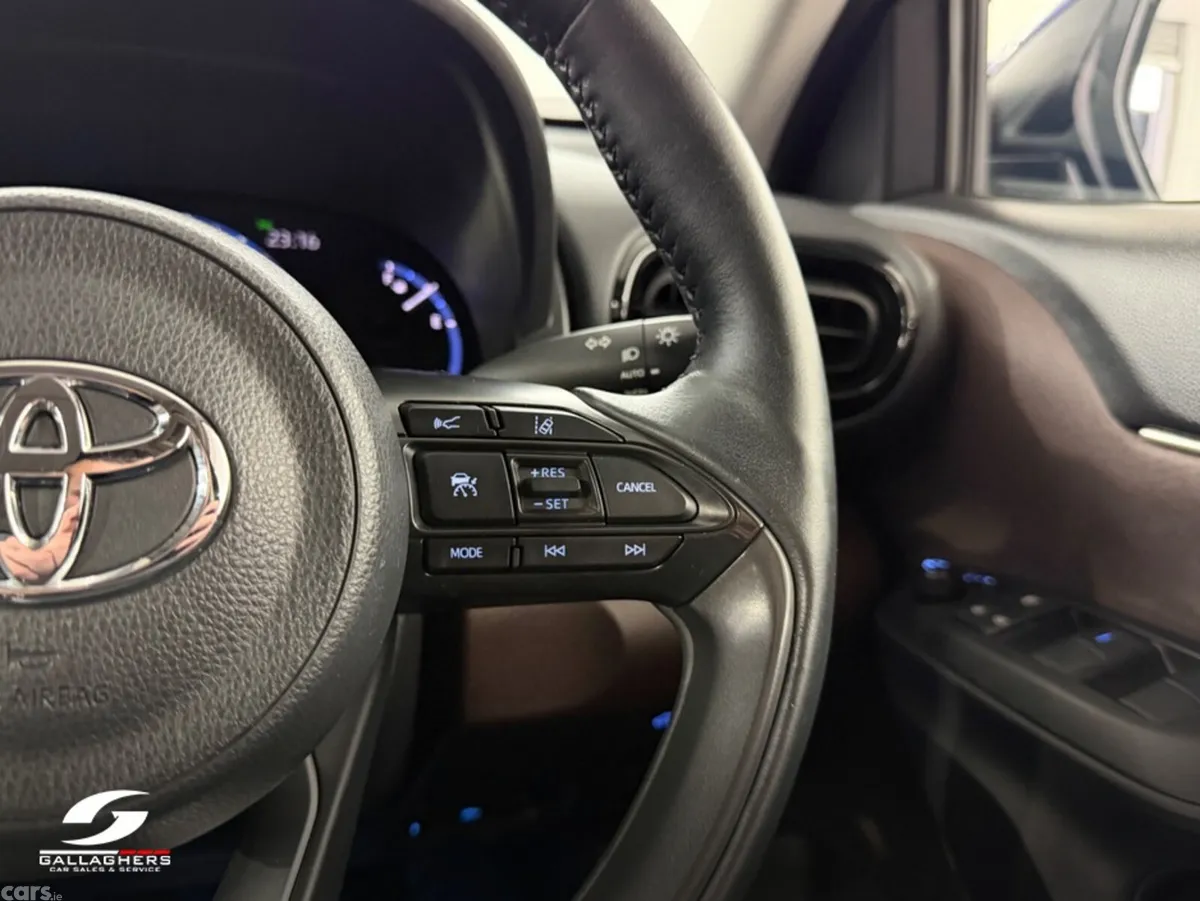 Toyota Yaris Cross SUV, Petrol Hybrid, 2021, Blue