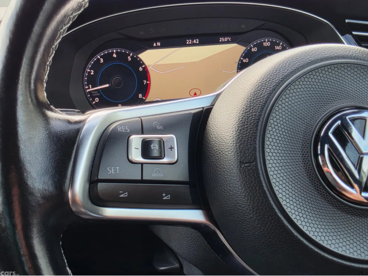 Volkswagen Passat Saloon, Petrol, 2017, White