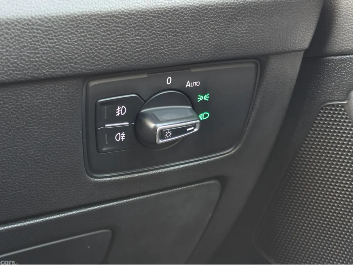 Volkswagen Passat Saloon, Petrol, 2017, White