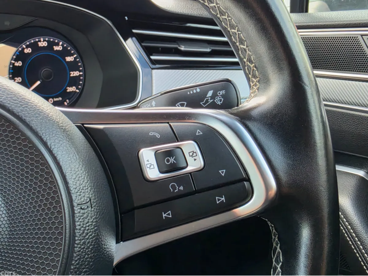 Volkswagen Passat Saloon, Petrol, 2017, White