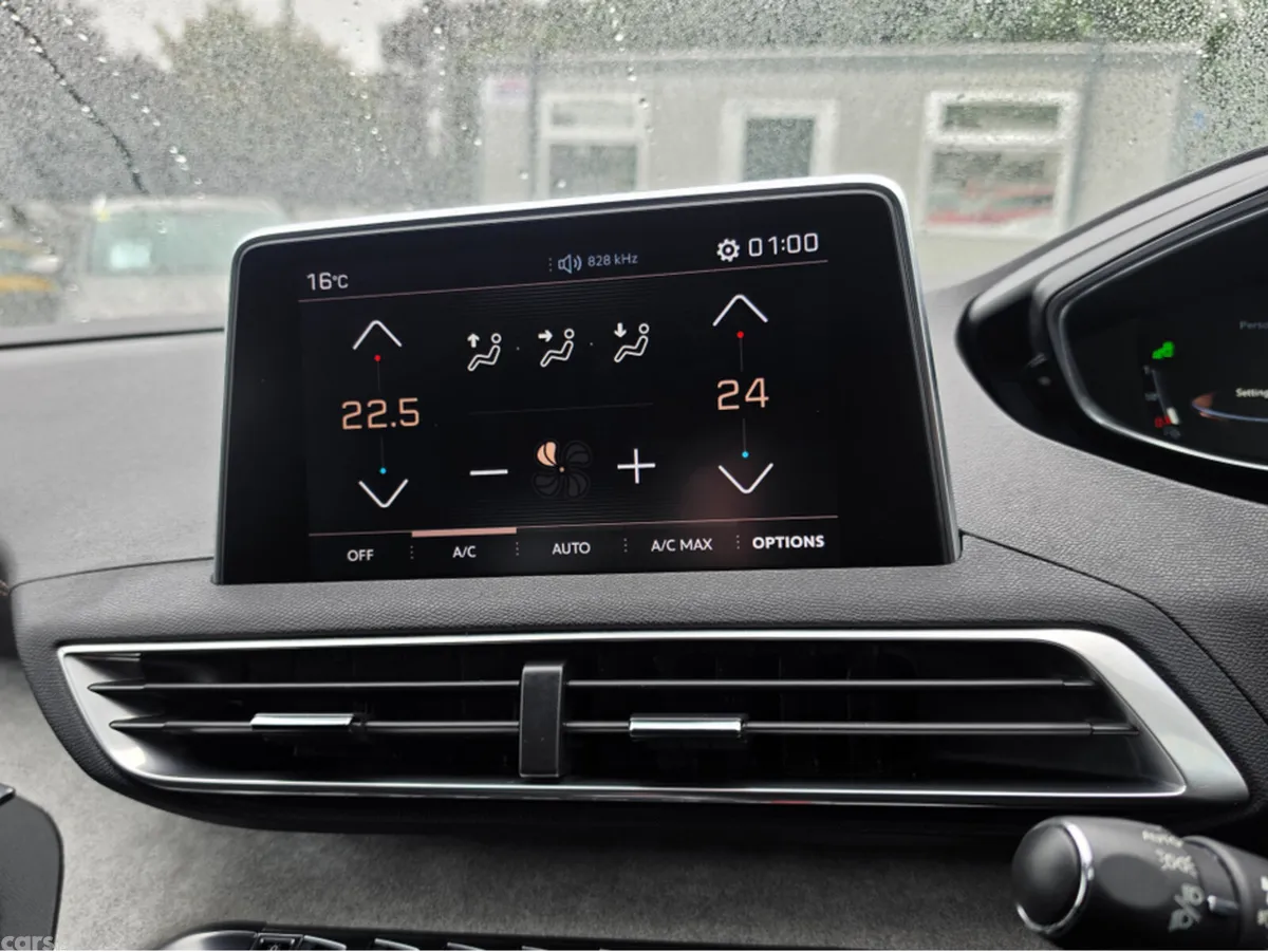 Peugeot 5008 MPV, Diesel, 2018, Blue