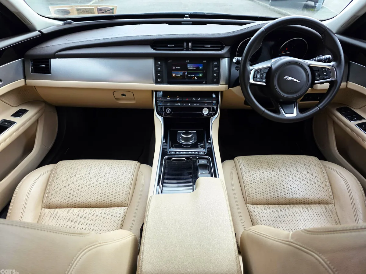 Jaguar XF Estate, Diesel, 2019, Blue