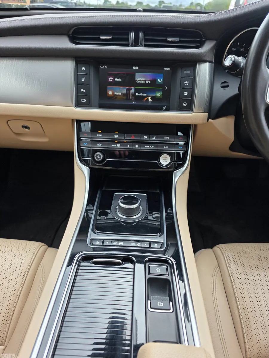 Jaguar XF Estate, Diesel, 2019, Blue