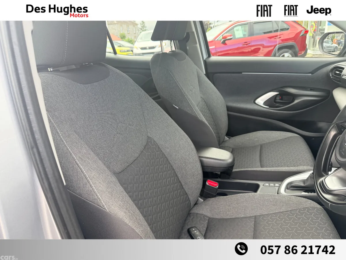 Toyota Yaris Cross Hatchback, Petrol Hybrid, 2022, Silver
