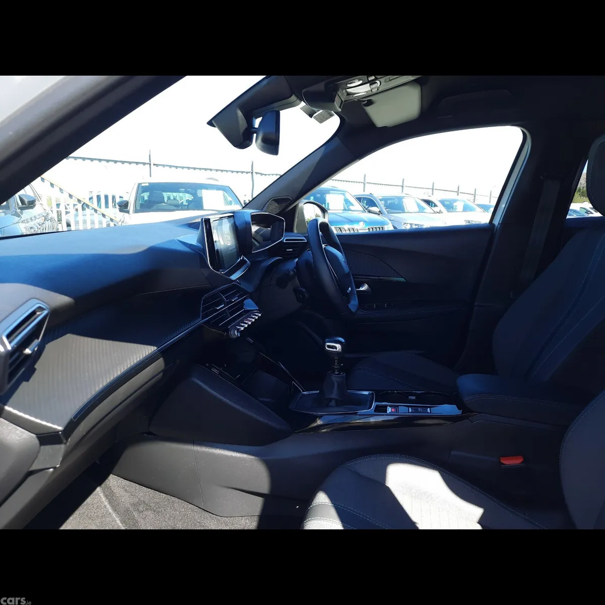 Peugeot 2008 MPV, Petrol, 2023, White
