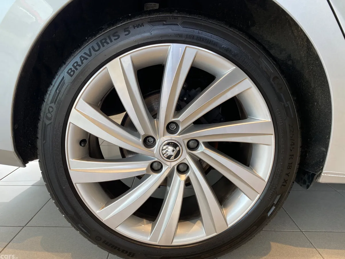 Skoda Octavia Saloon, Diesel, 2024, Grey