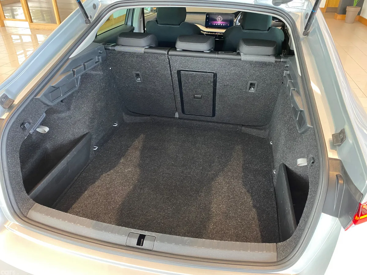 Skoda Octavia Saloon, Diesel, 2024, Grey