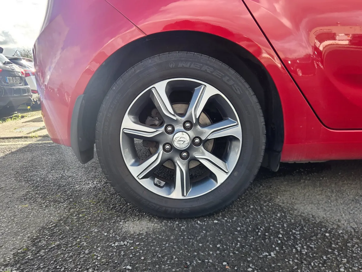 Hyundai ix20 MPV, Petrol, 2017, Red