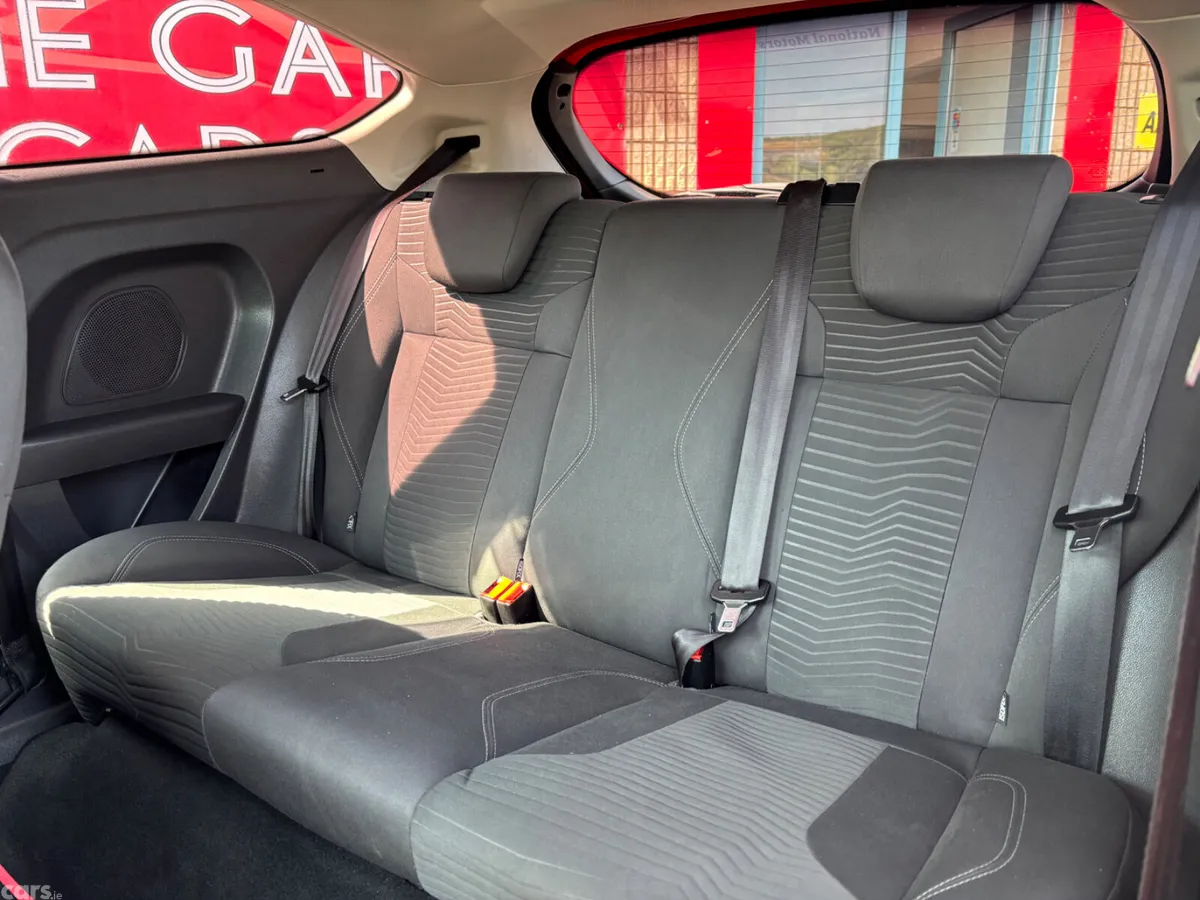 Ford Fiesta Hatchback, Petrol, 2014, Red