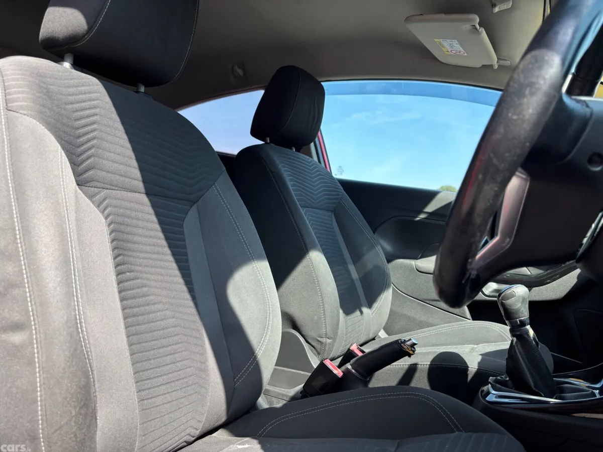 Ford Fiesta Hatchback, Petrol, 2014, Red