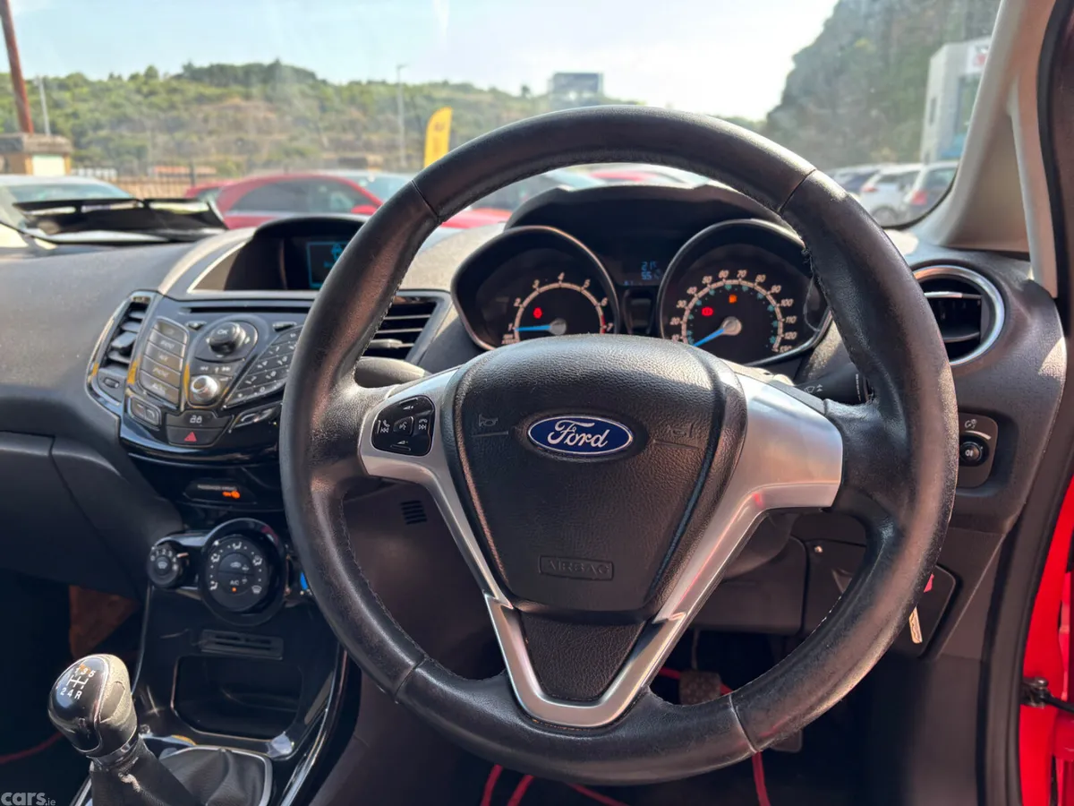 Ford Fiesta Hatchback, Petrol, 2014, Red