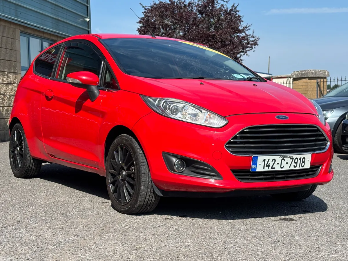 Ford Fiesta Hatchback, Petrol, 2014, Red