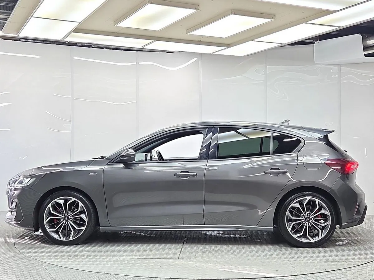 Ford Focus Hatchback, Petrol, 2024, Grey