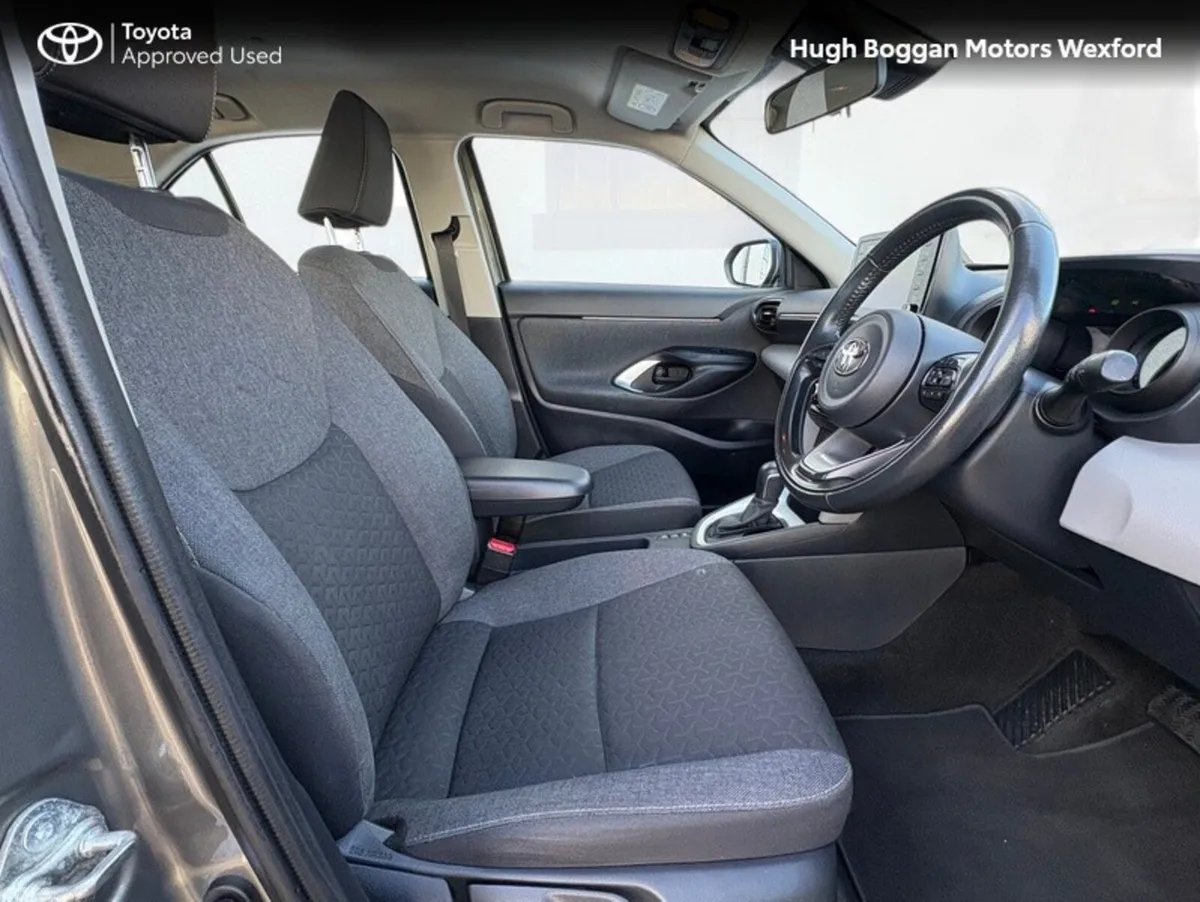 Toyota Yaris Cross Hatchback, Petrol Hybrid, 2022, Green